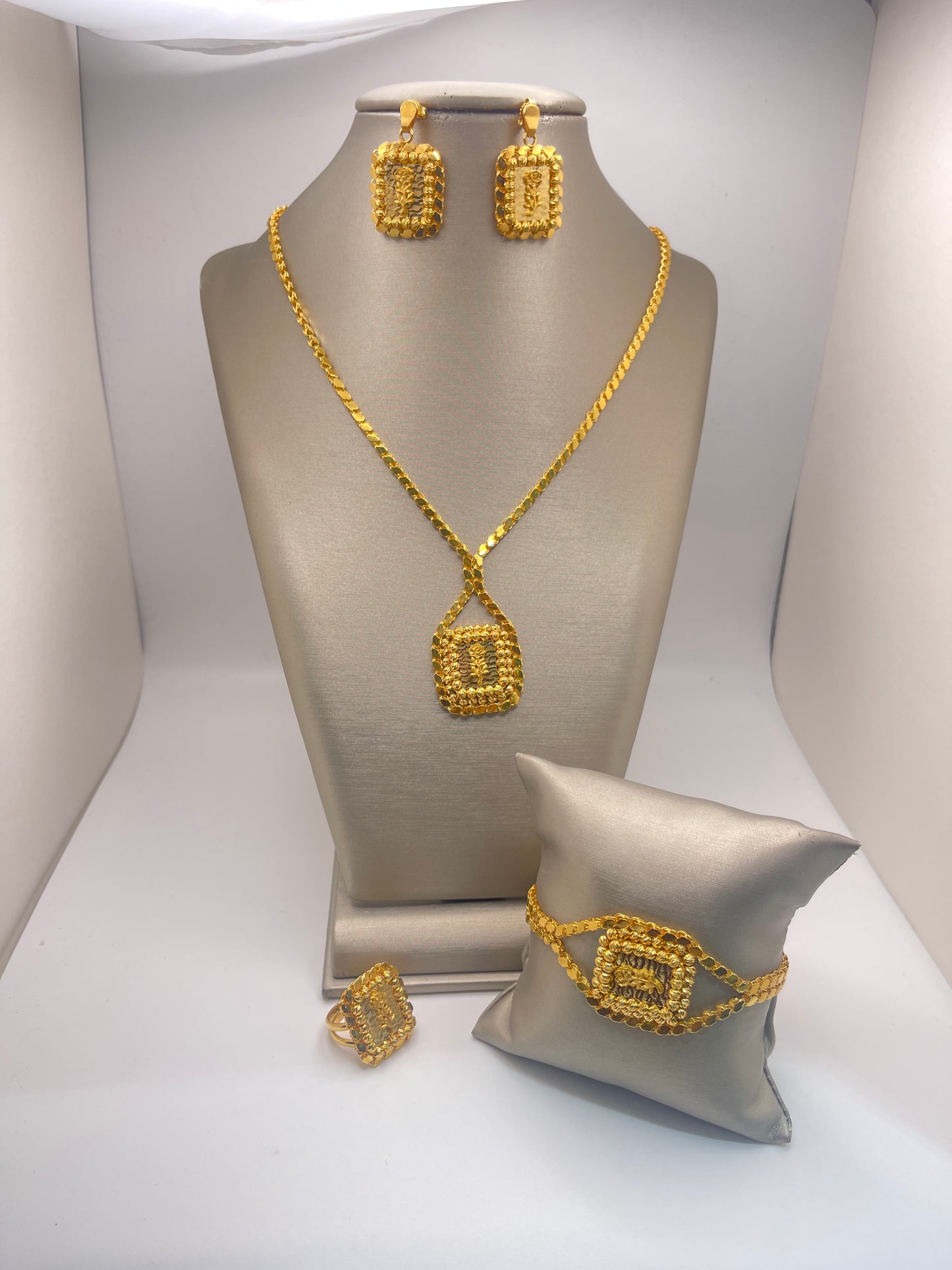 21k Gold Himo Rose Set