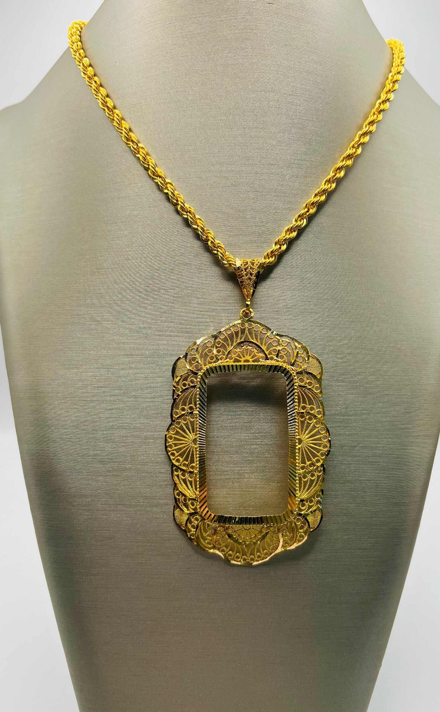 21k Gold Ounsa Frame Pendant