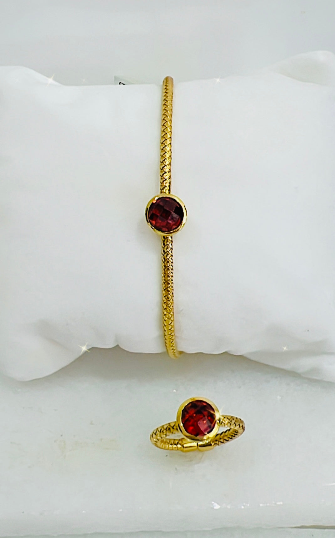 18K Gold Garnet Himo Bracelet Set
