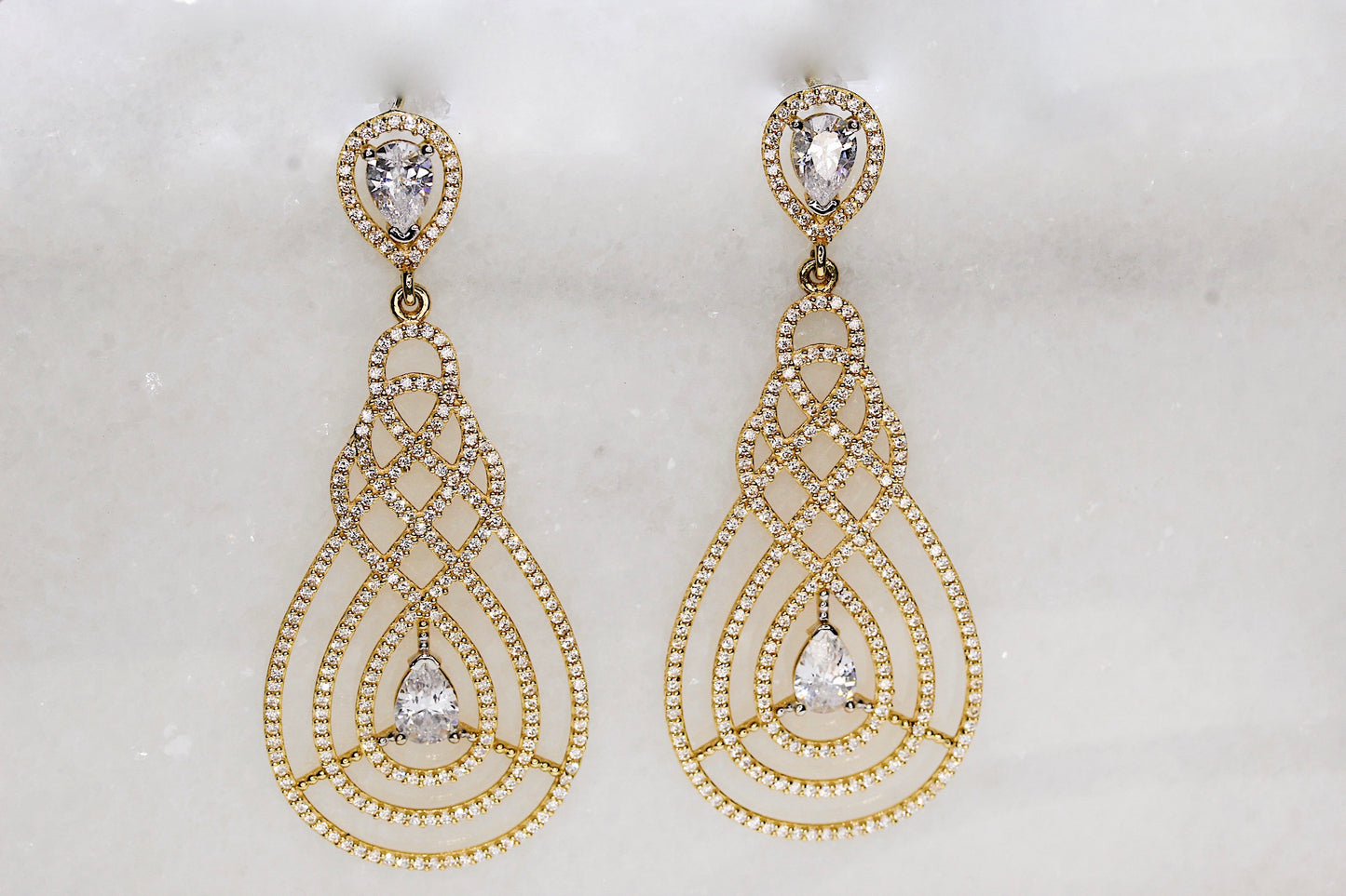 18k Gold Dangling Earring