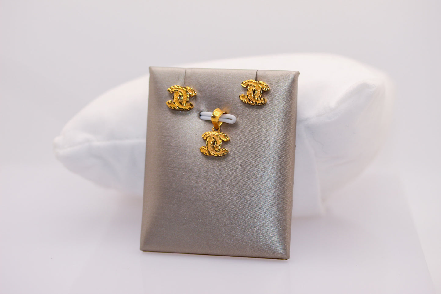 21k Gold Pendant Set