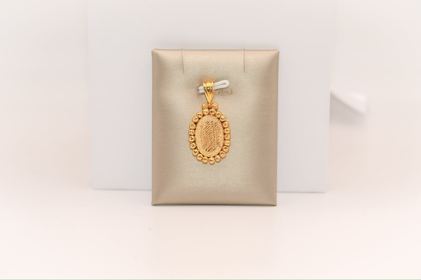 21K Gold Oval Himo Pendant