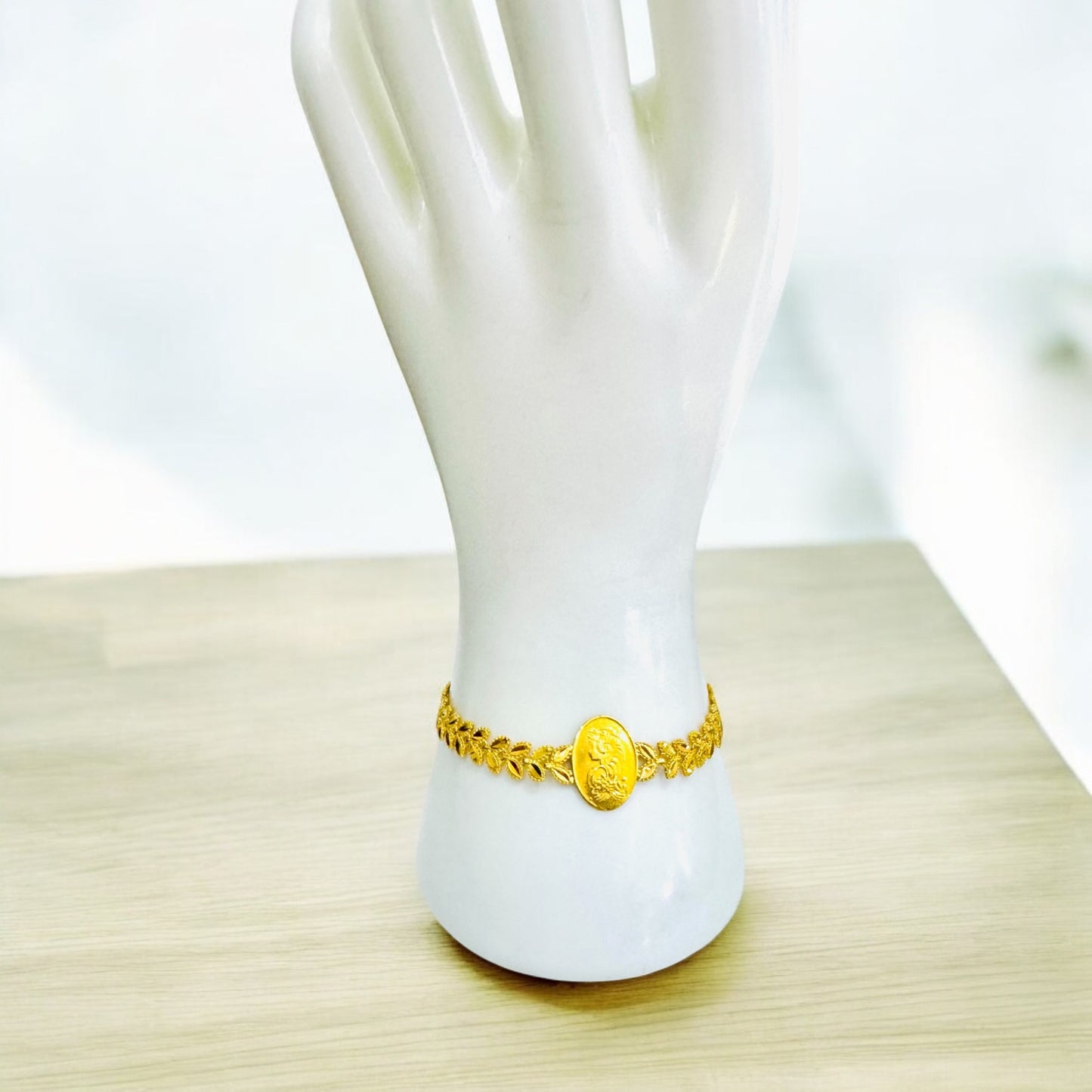 21K Gold Ounsa Leaf Bracelet