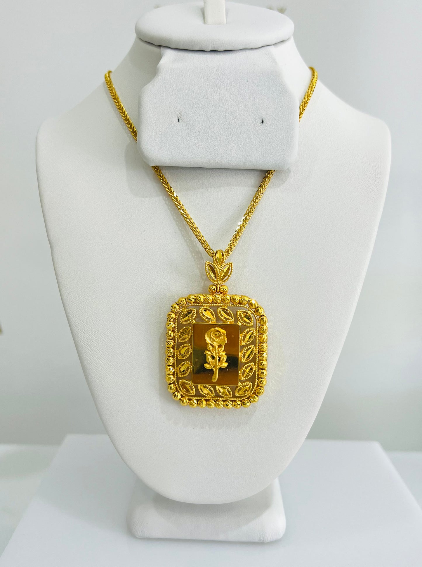 21K Gold Square Himo Rose Pendant