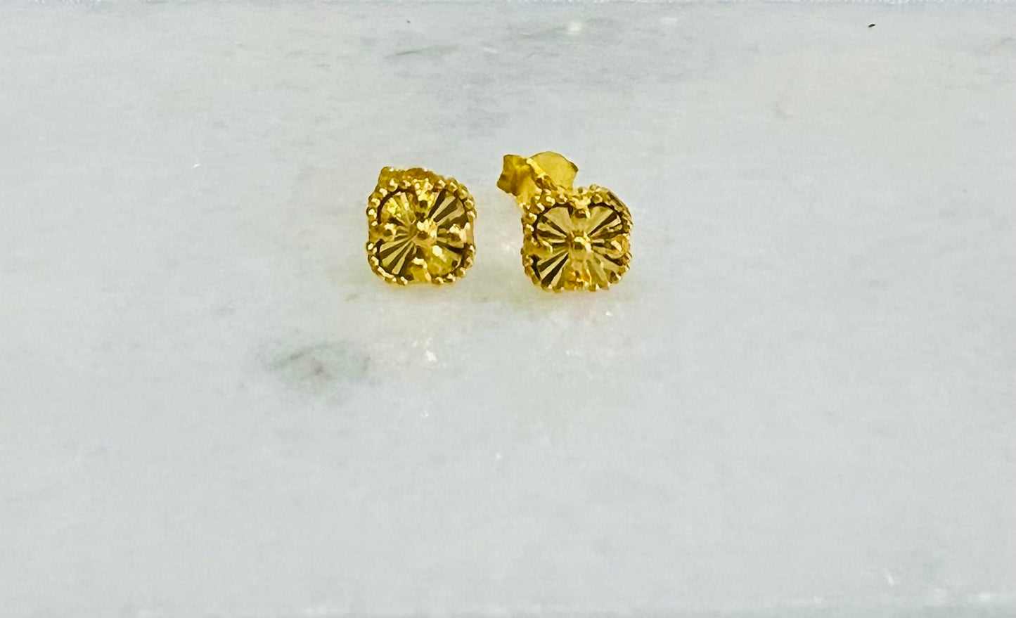 21K Gold Mini Clover Earrings