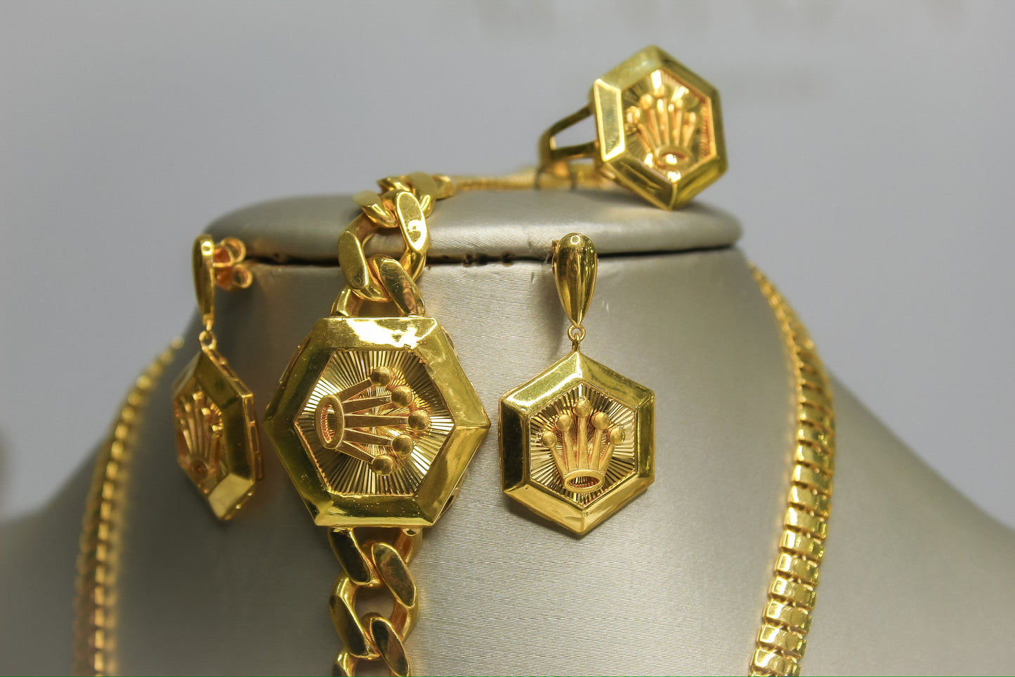 21K Gold Crown Motif Set