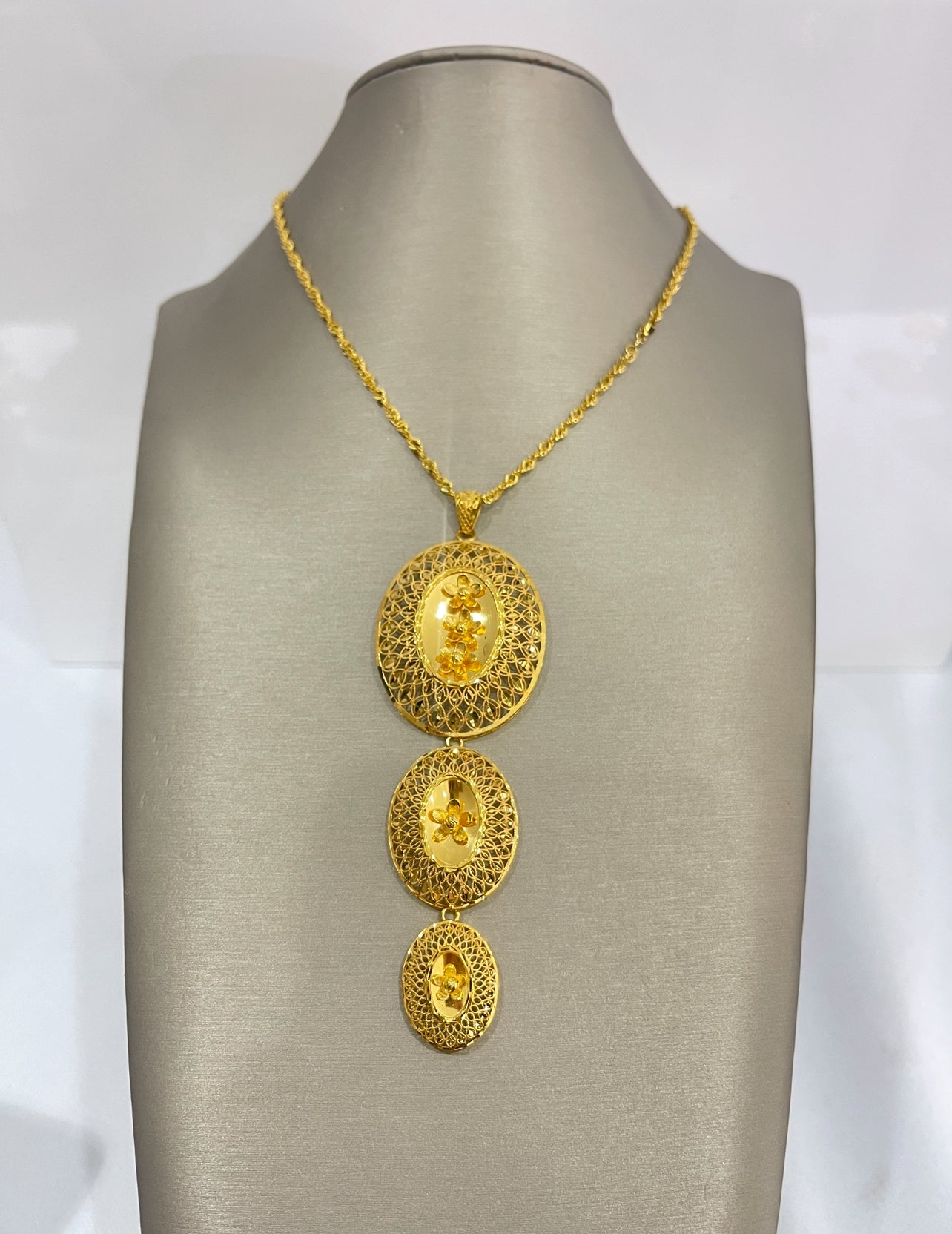 21K Gold 3 Tier Rose Pendant
