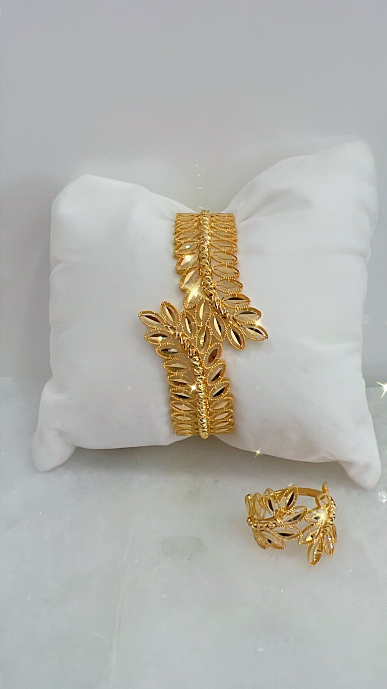 21k Gold Leaf Bangle Bracelet Set