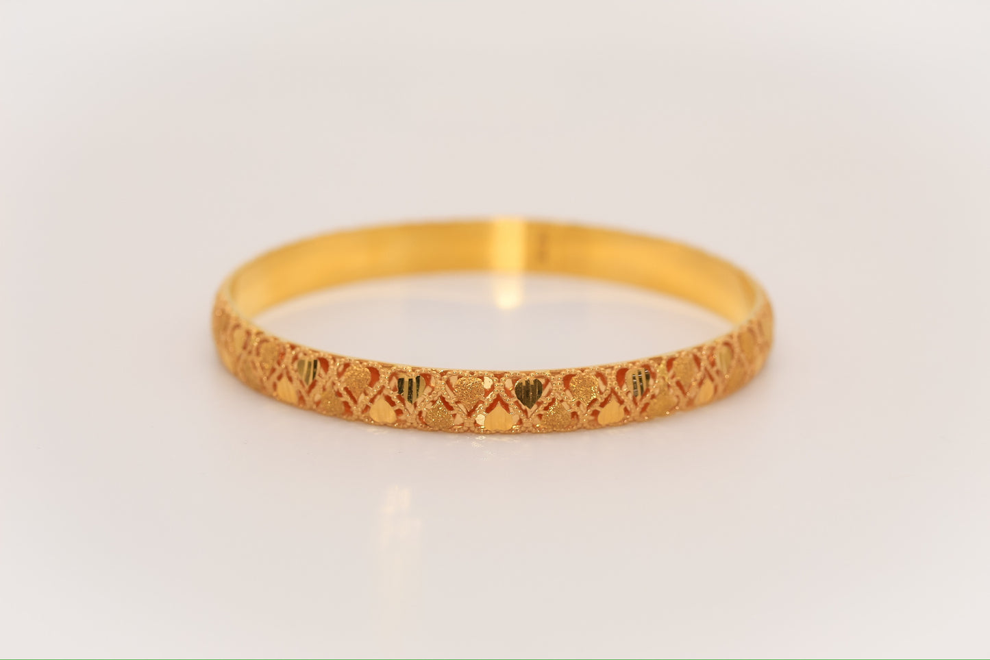 21K Gold Heart Motif Bangle