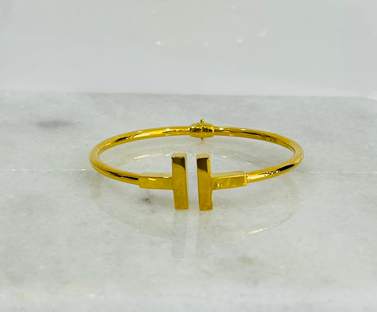 21K Gold Bangle Bracelet