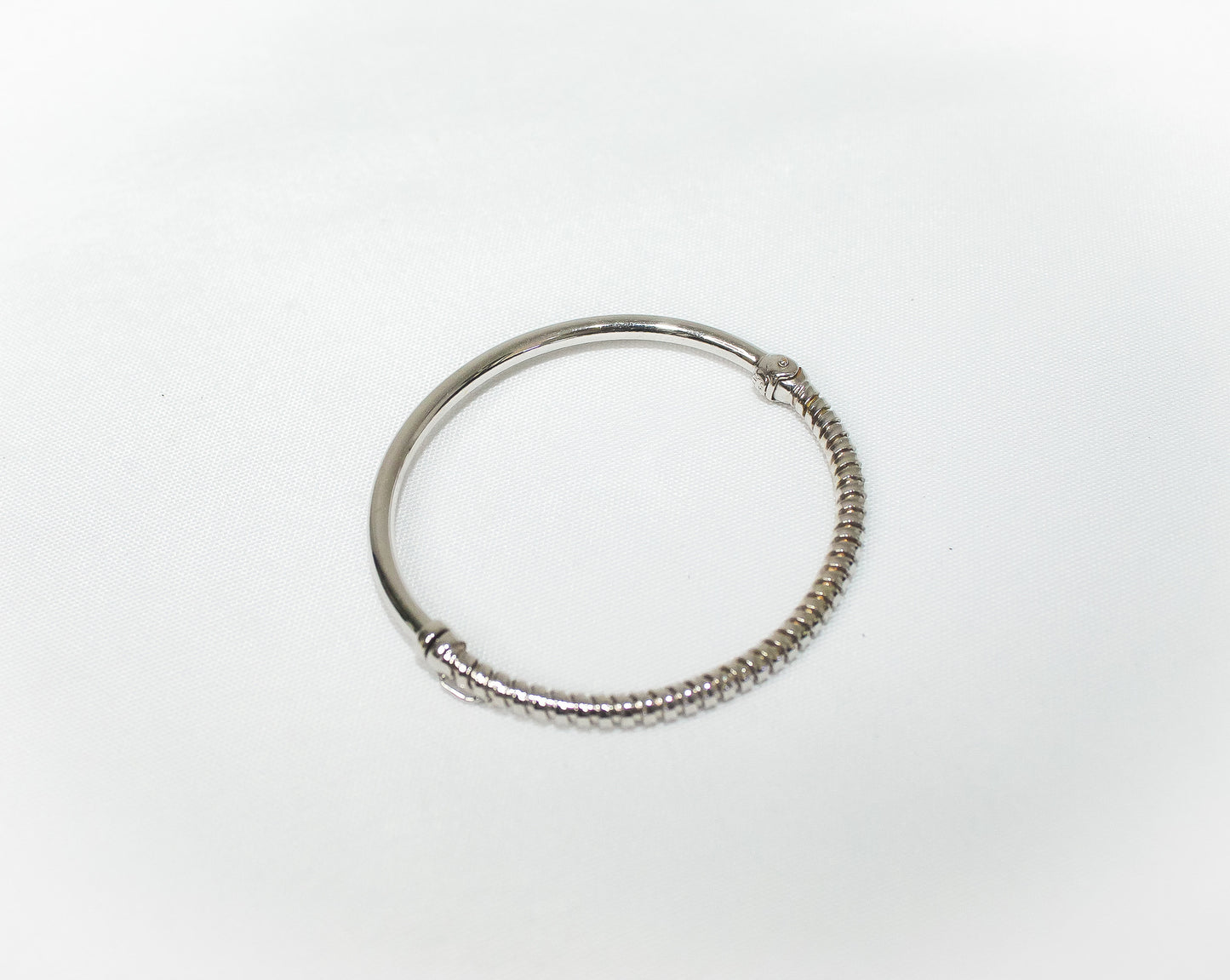 18K Gold Himo Bangle Bracelet