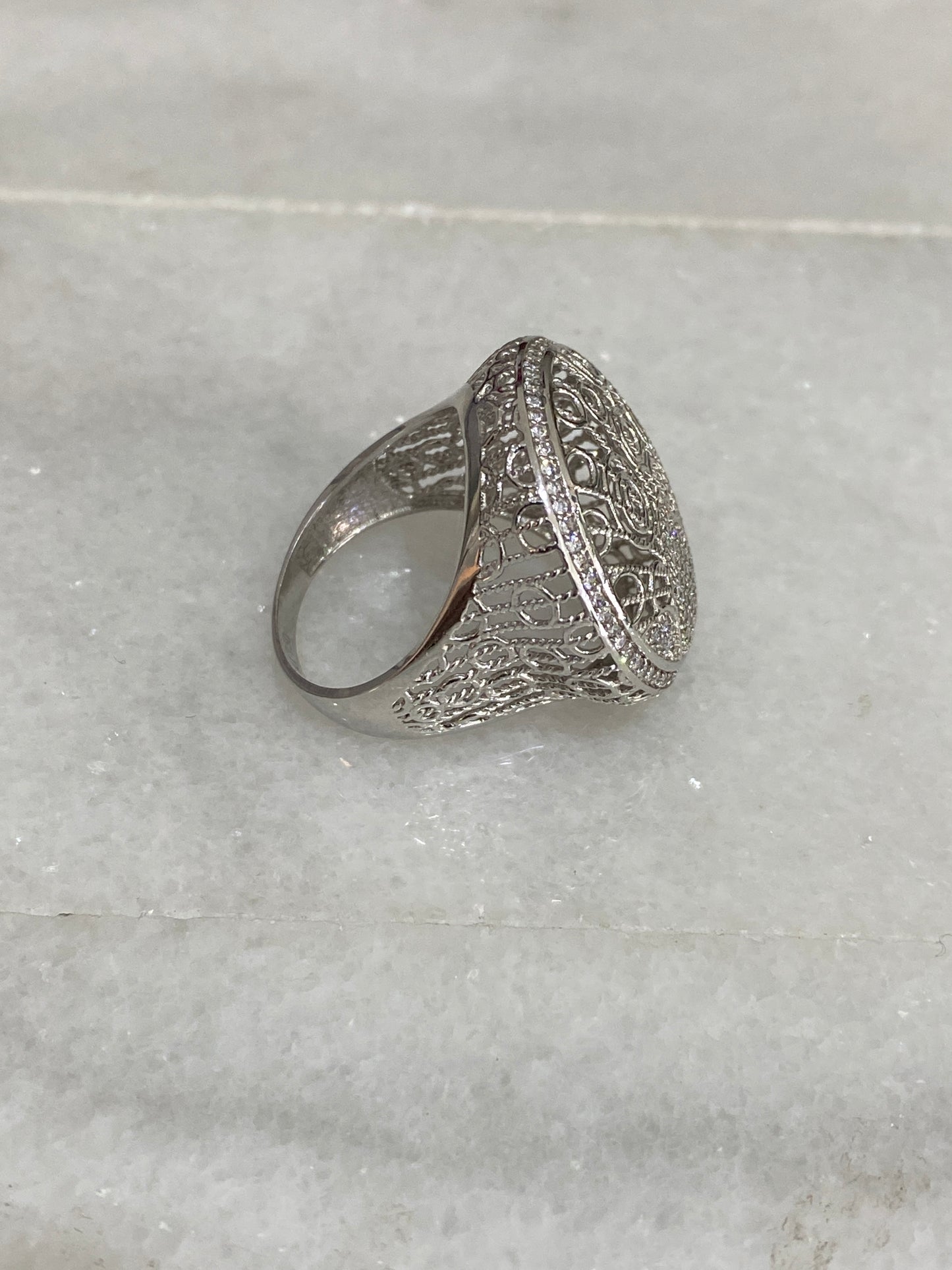 18K White Gold Ring