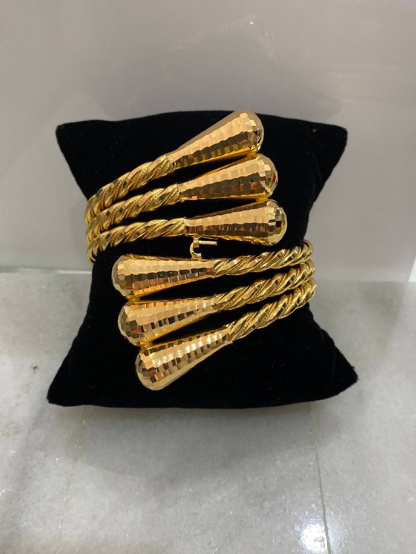 21K Gold Bangle Bracelet