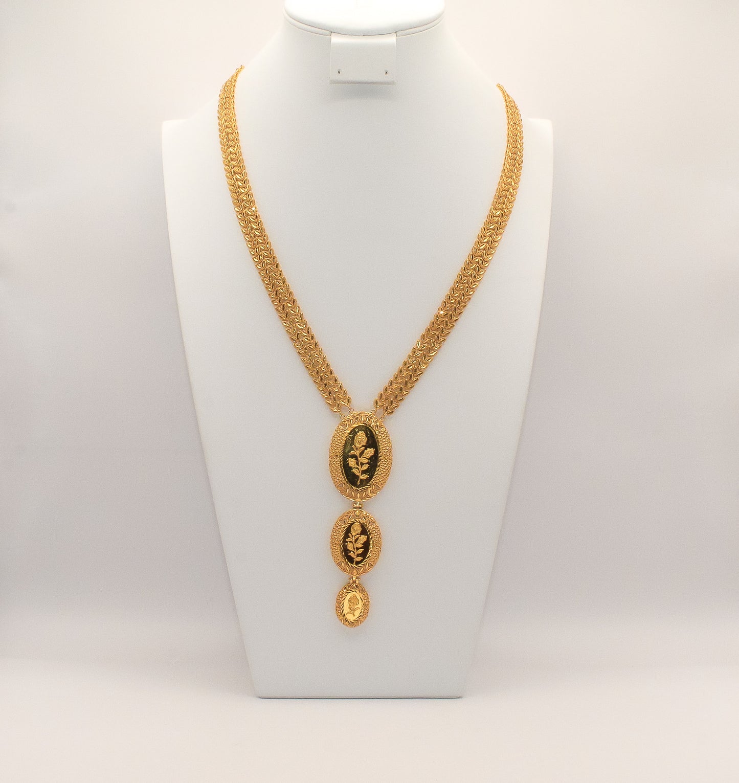 21K Gold Oval 3 Tier Rose Leaf Motif Necklace