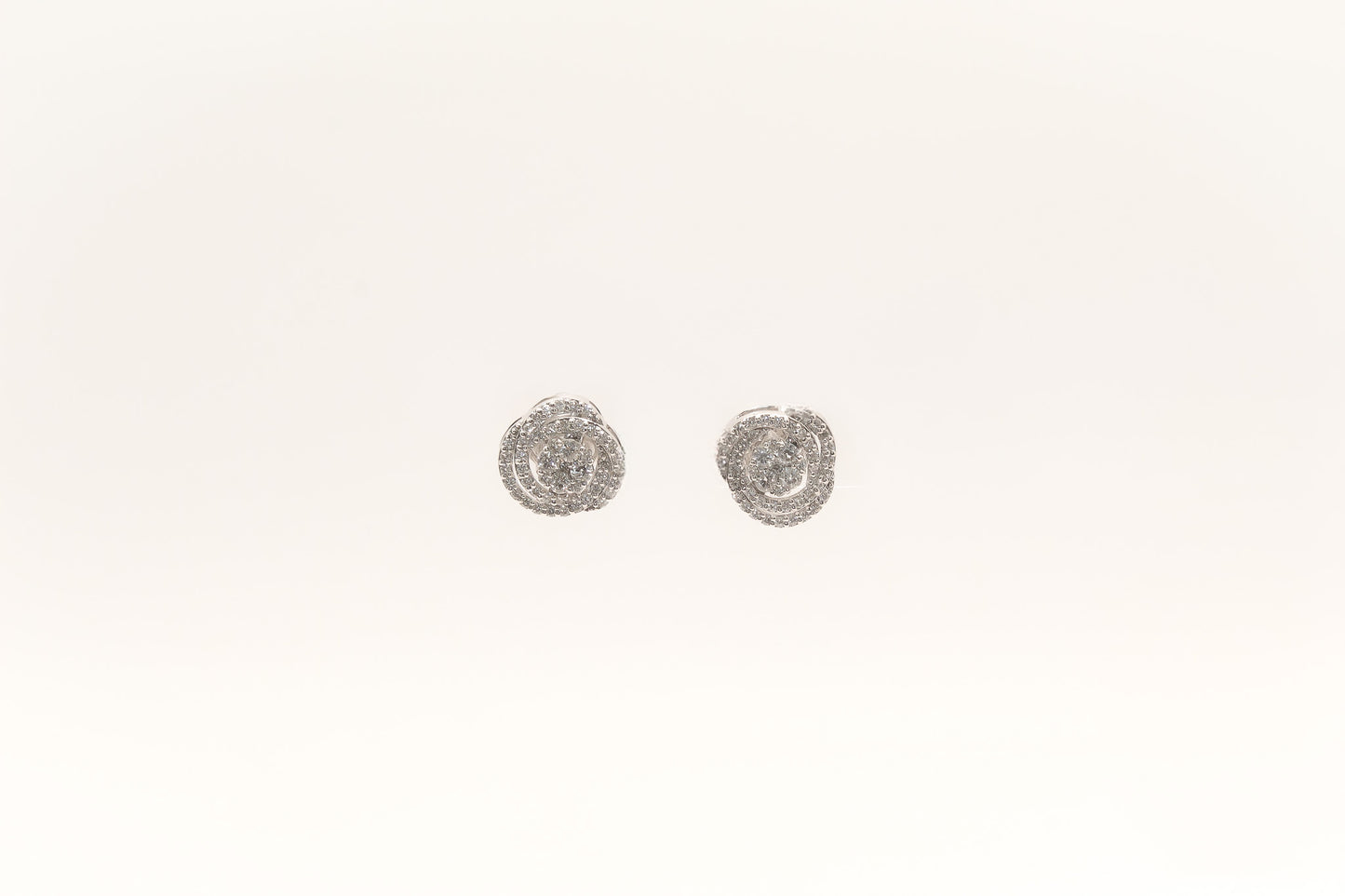 18K White Gold Diamond Stud Earrings