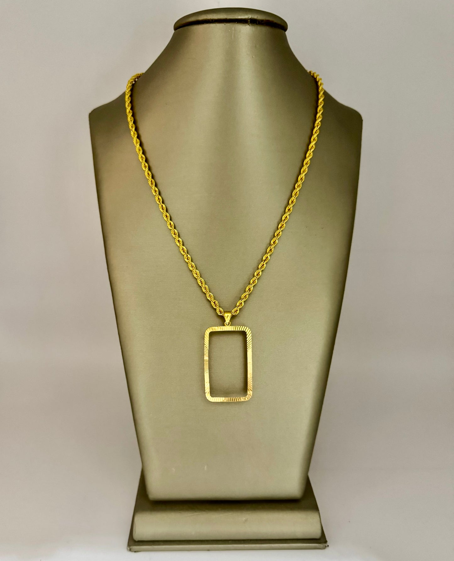 21K Gold Simple Ounsa Frame Pendant