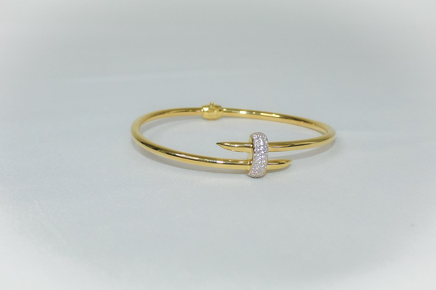 18K Gold Bangle Bracelet