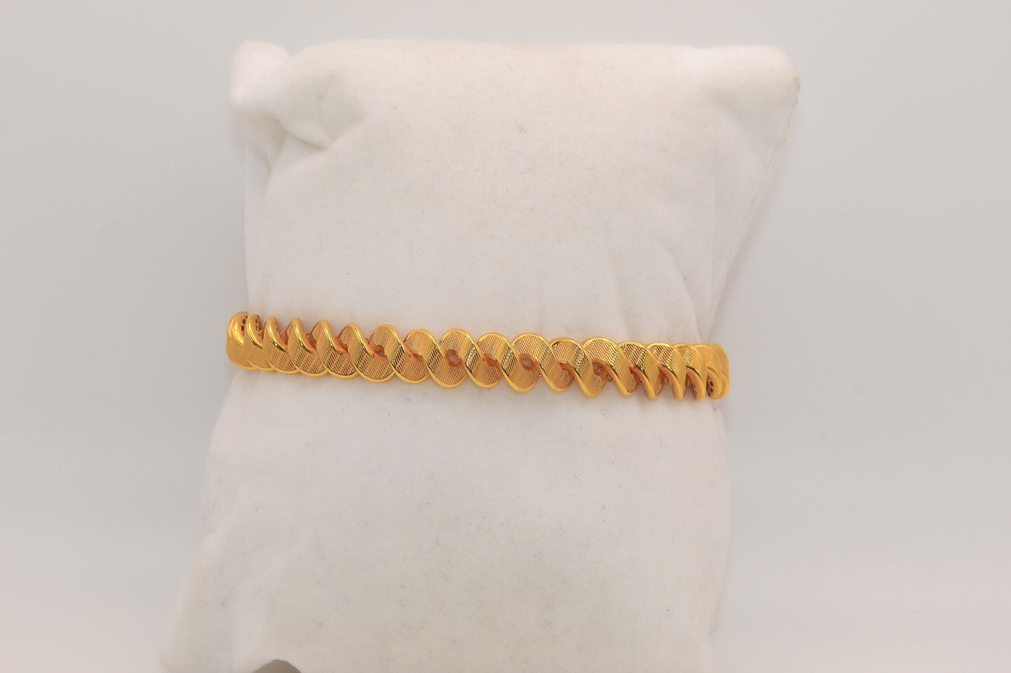 21K Gold Medium Swirl Bracelet