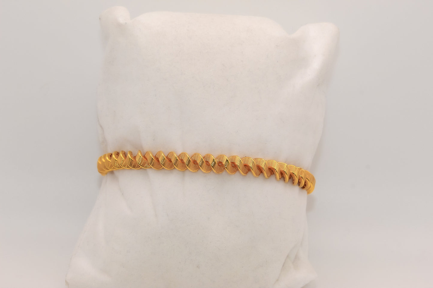 21K Gold Small Swirl Bracelet