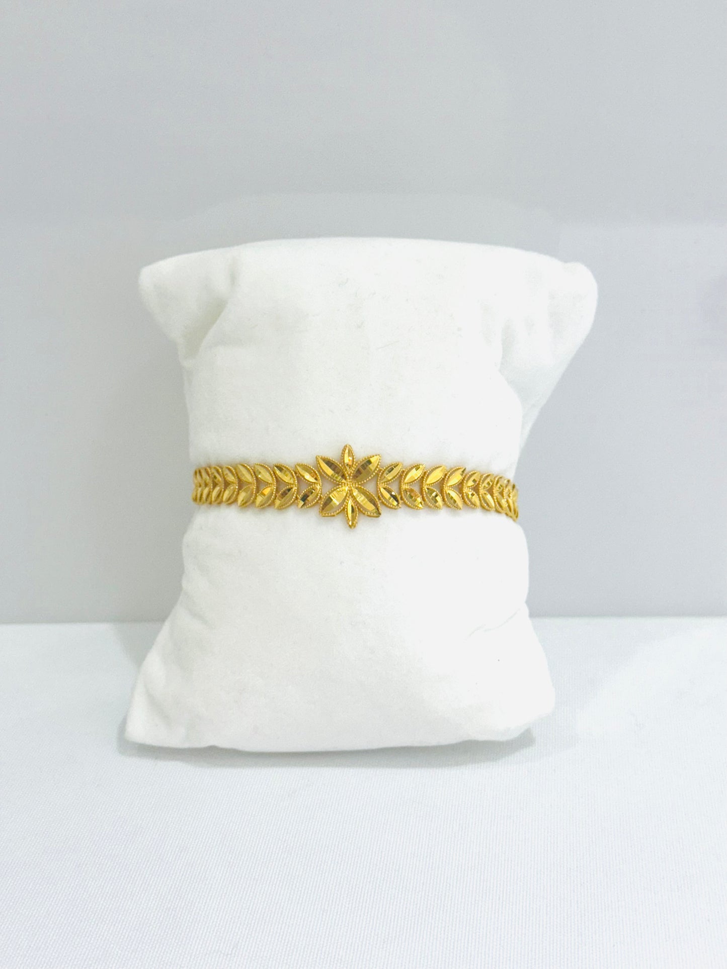 21K Gold Leaf Design Bracelet