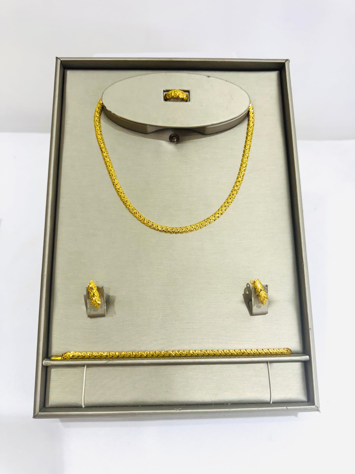 21K Gold Delicate Leaf Engagement Set