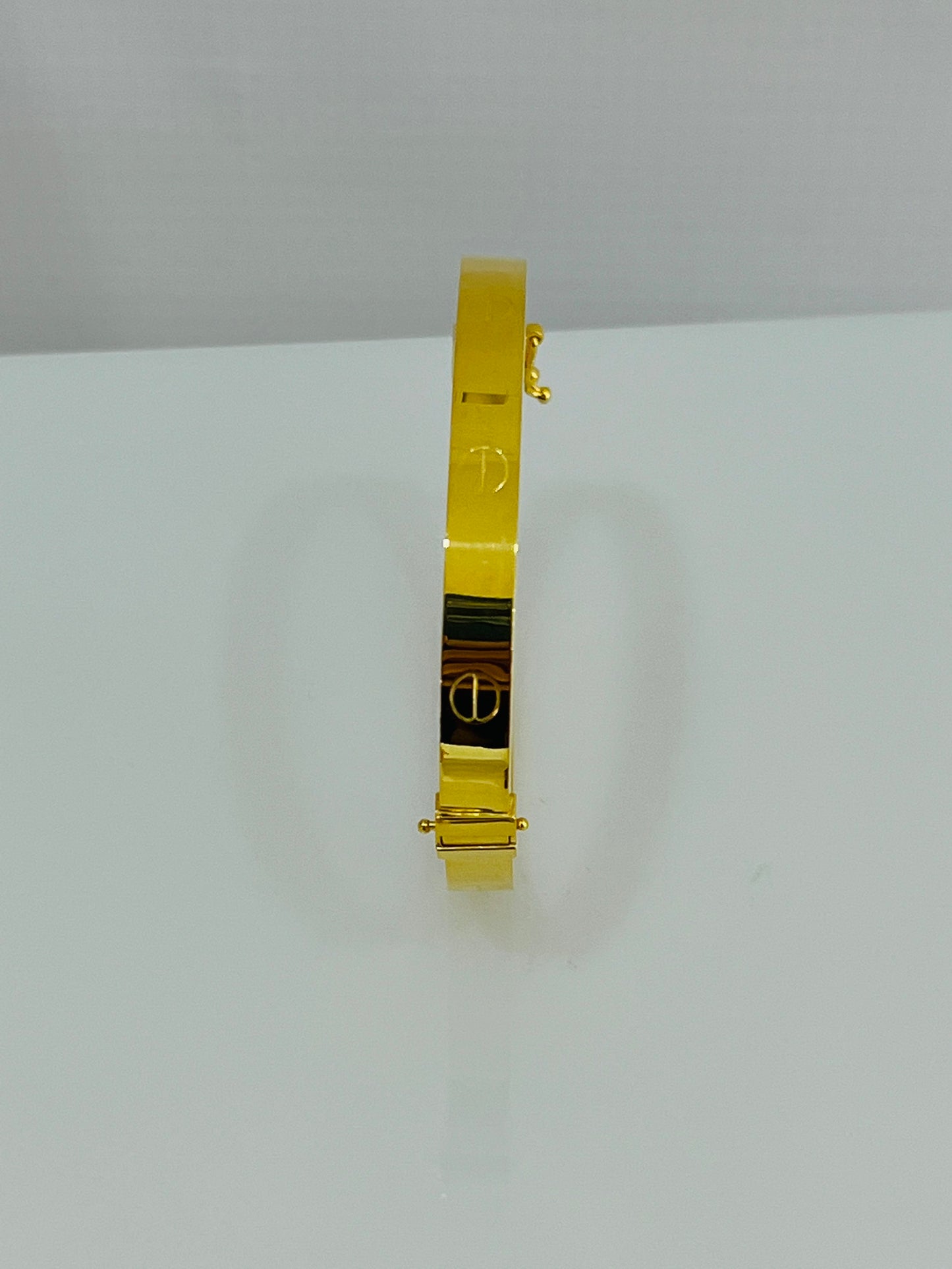 21K Gold Bangle Bracelet