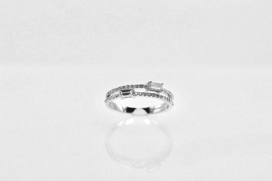 18K White Gold Diamond Ring