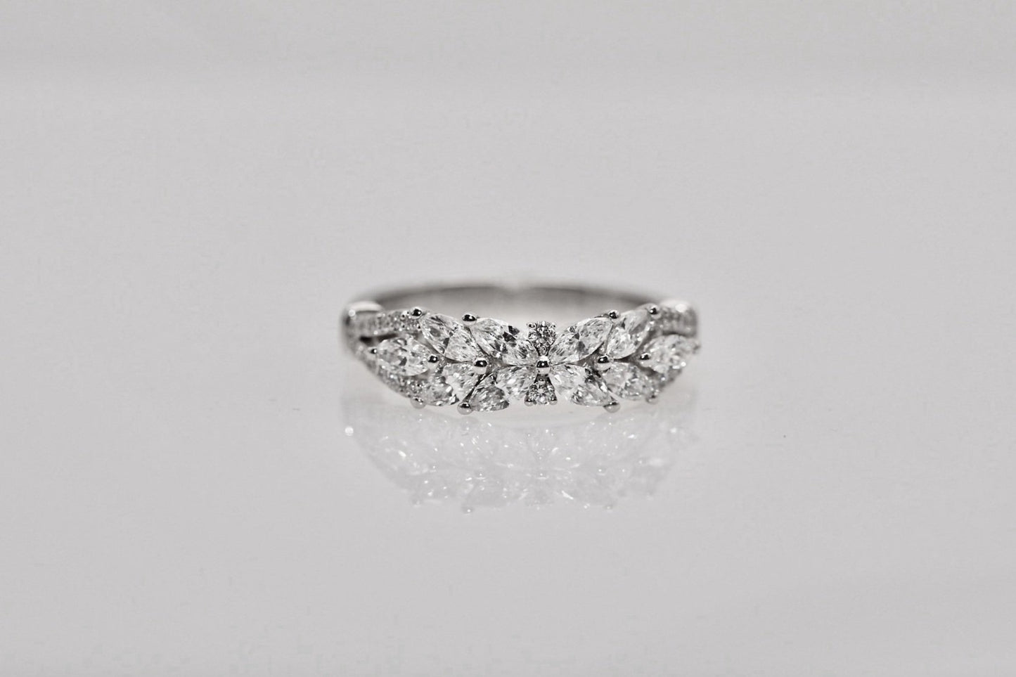 18K White Gold Diamond Ring