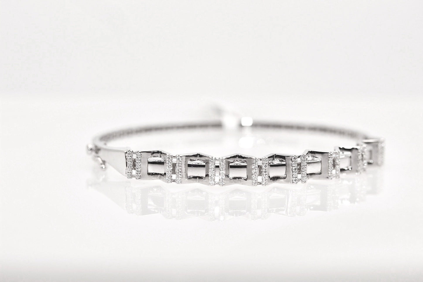 18k White Gold Diamond Bangle Bracelet