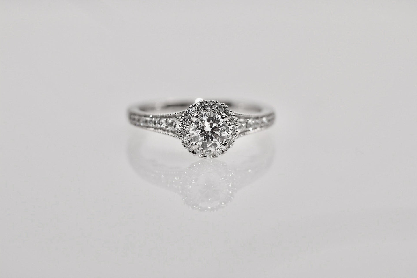 18K White Gold Diamond Ring
