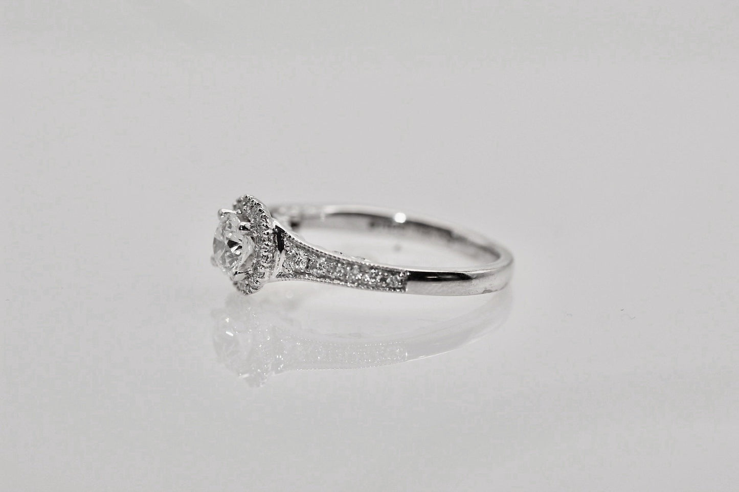 18K White Gold Diamond Ring
