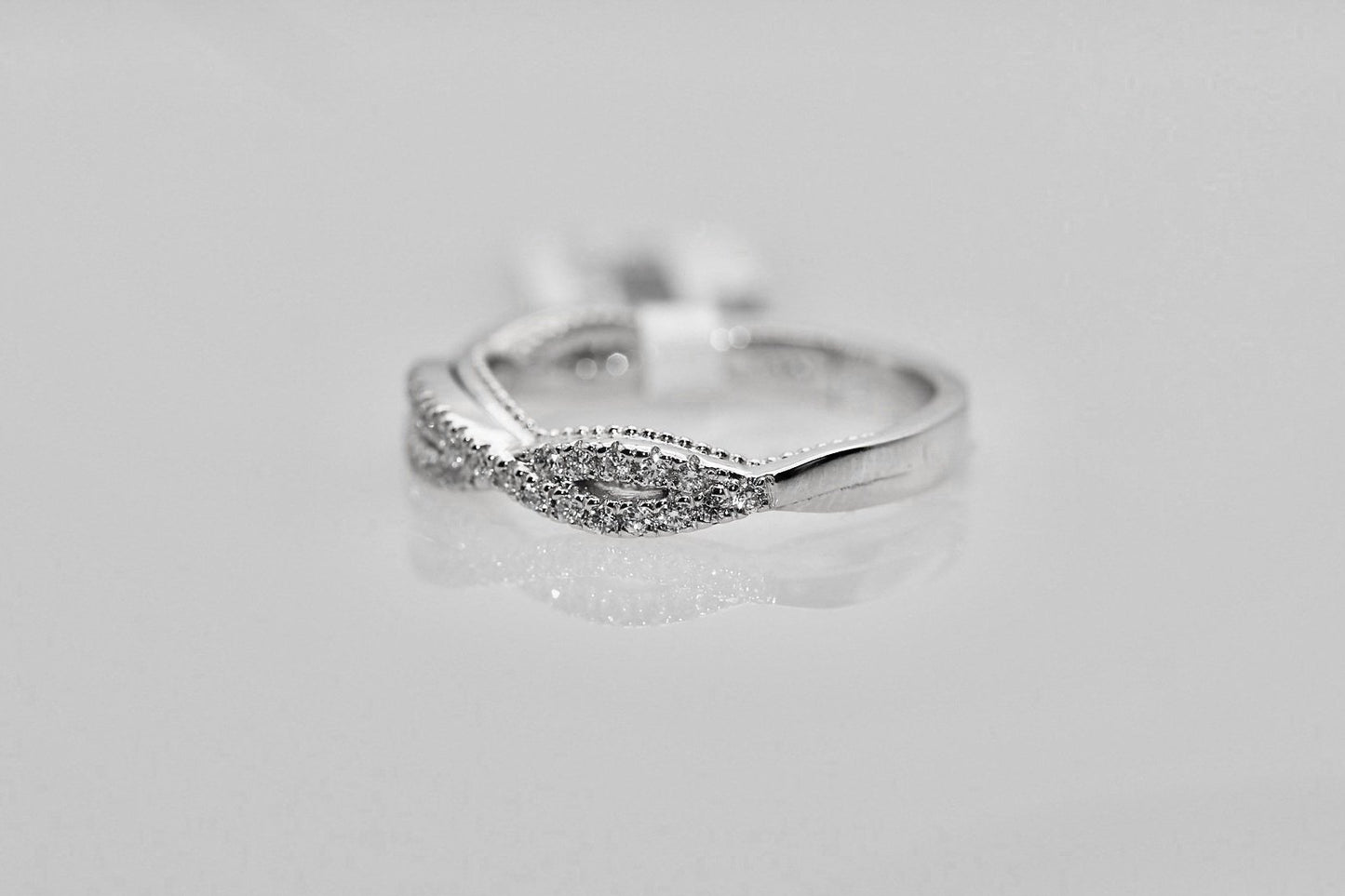 18K White Gold Diamond Ring