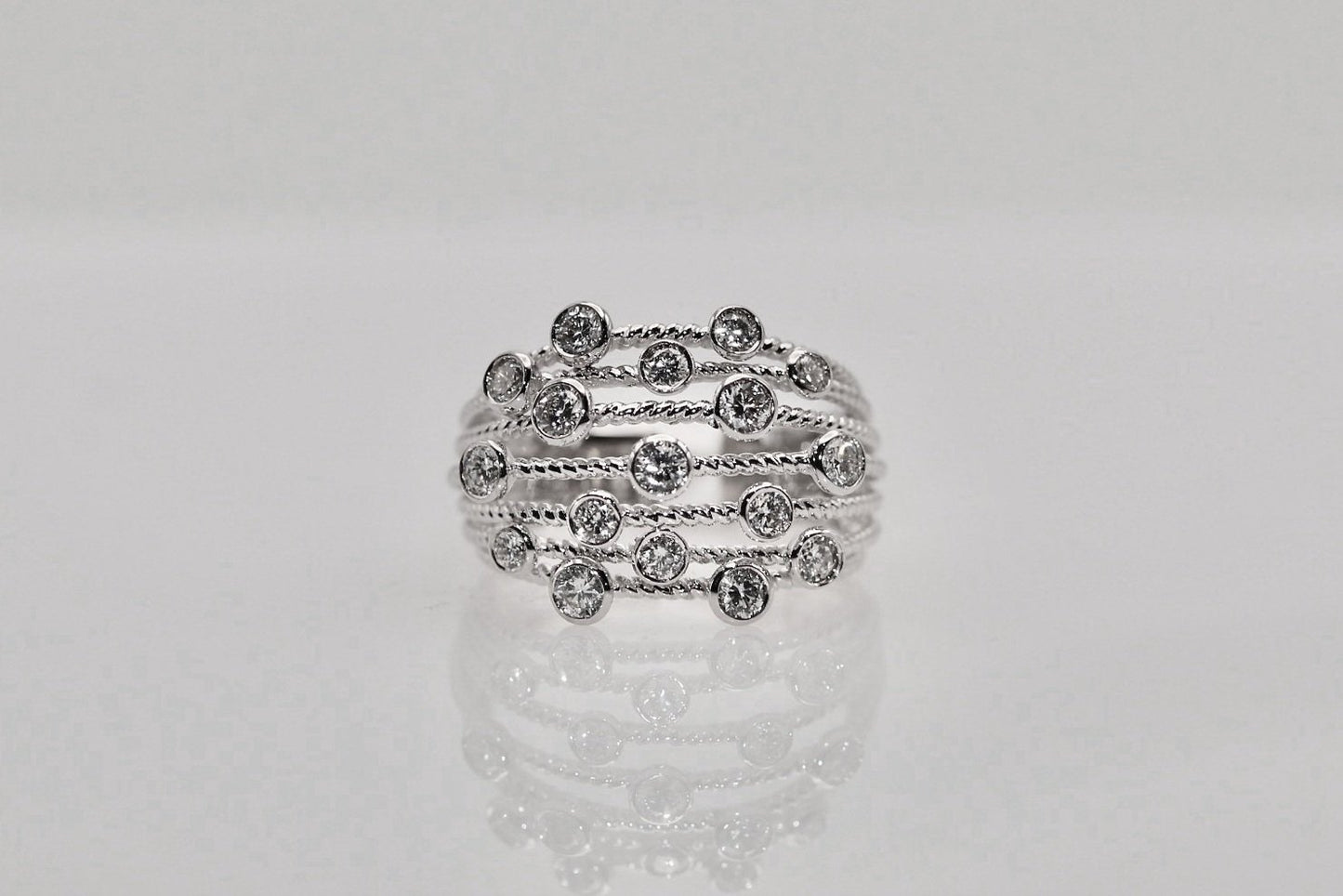18k White Gold Diamond Ring