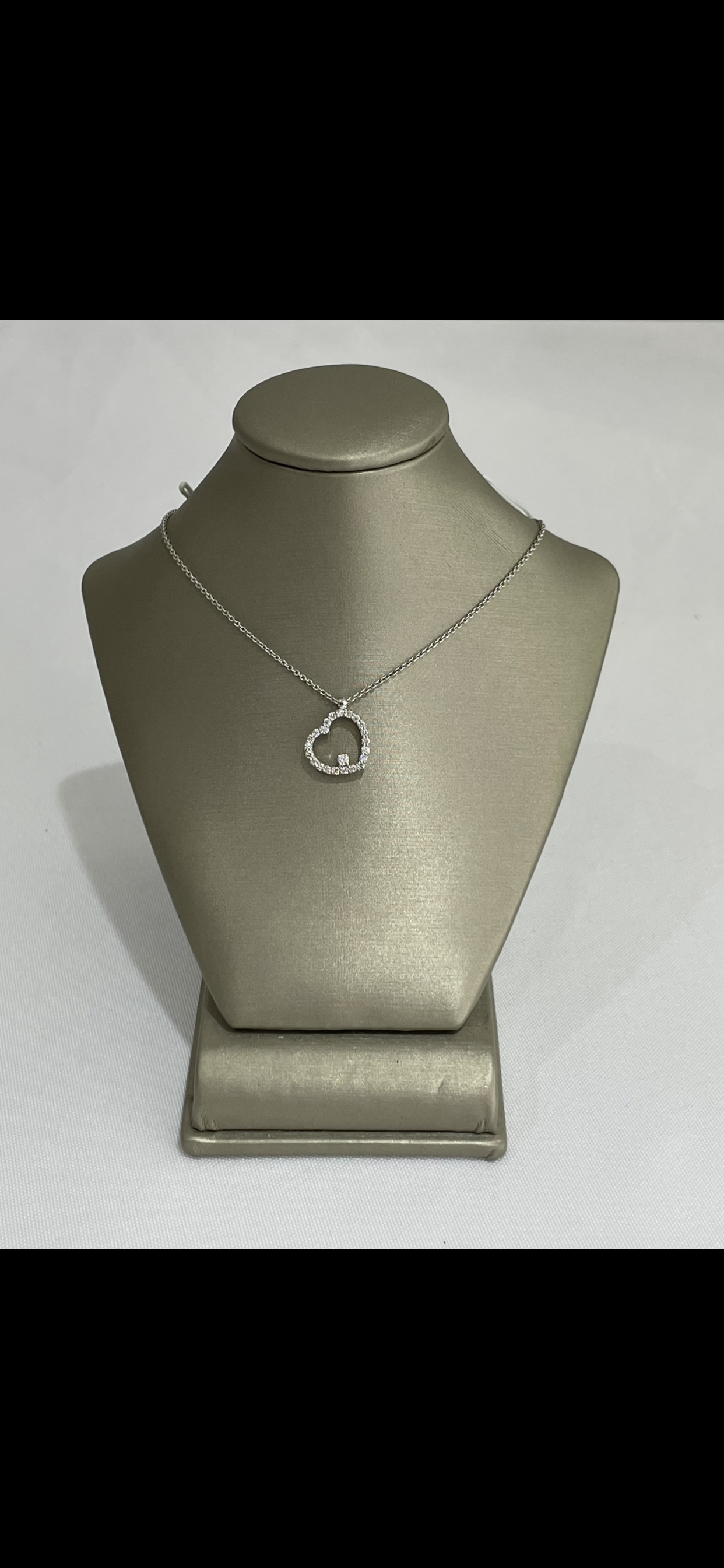 18k White Gold Diamond Heart Necklace
