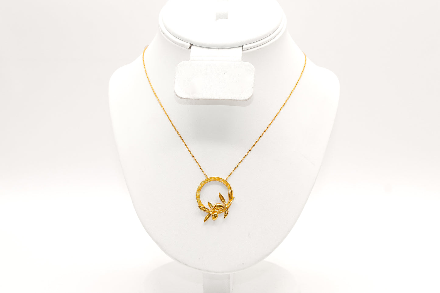 21K Gold Zeyton Leaf Circle Necklace