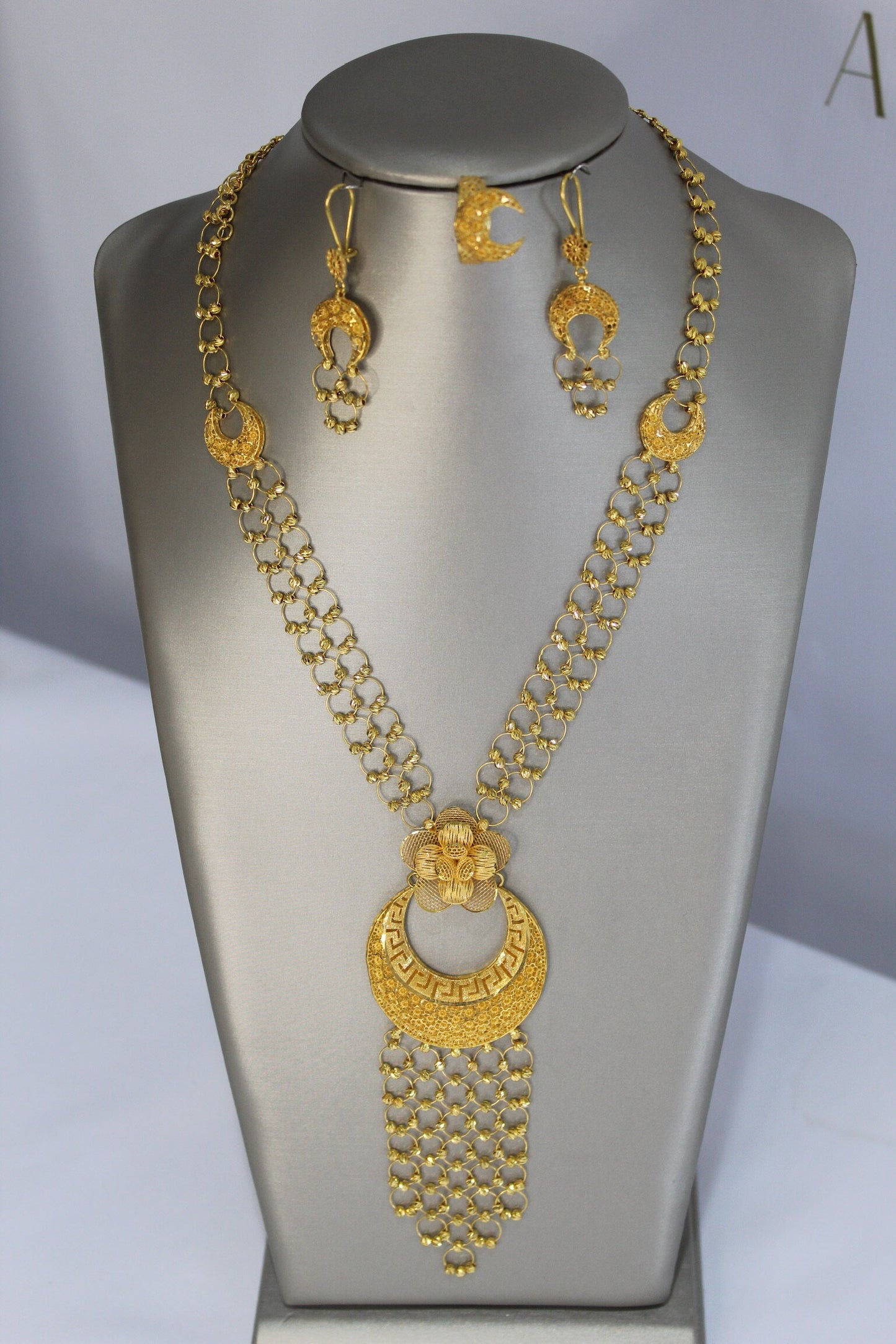 21k Gold Crescent Moon Necklace Set