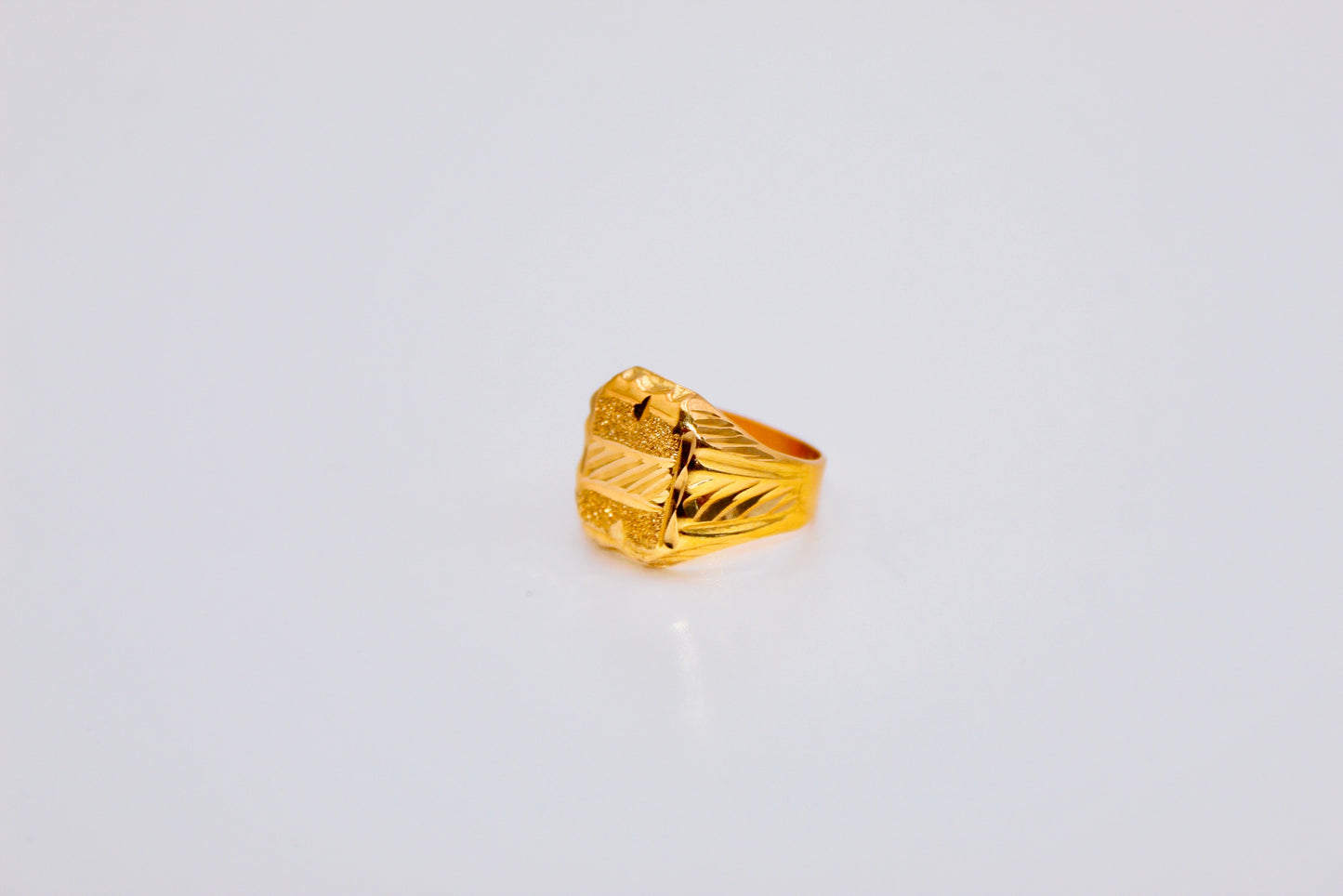 21k Gold Mens Ring