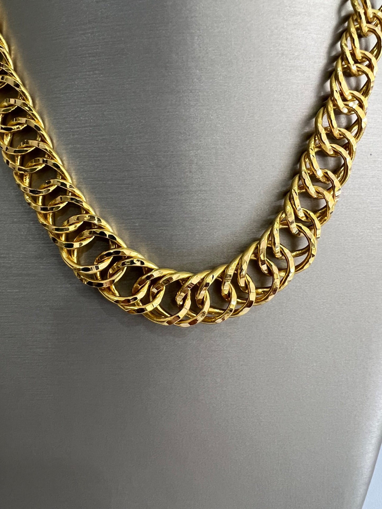 21k Gold Graduated Link Necklace