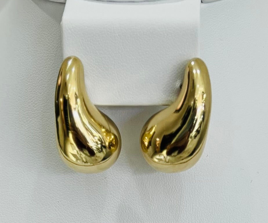18k Gold Tear Drop Earrings