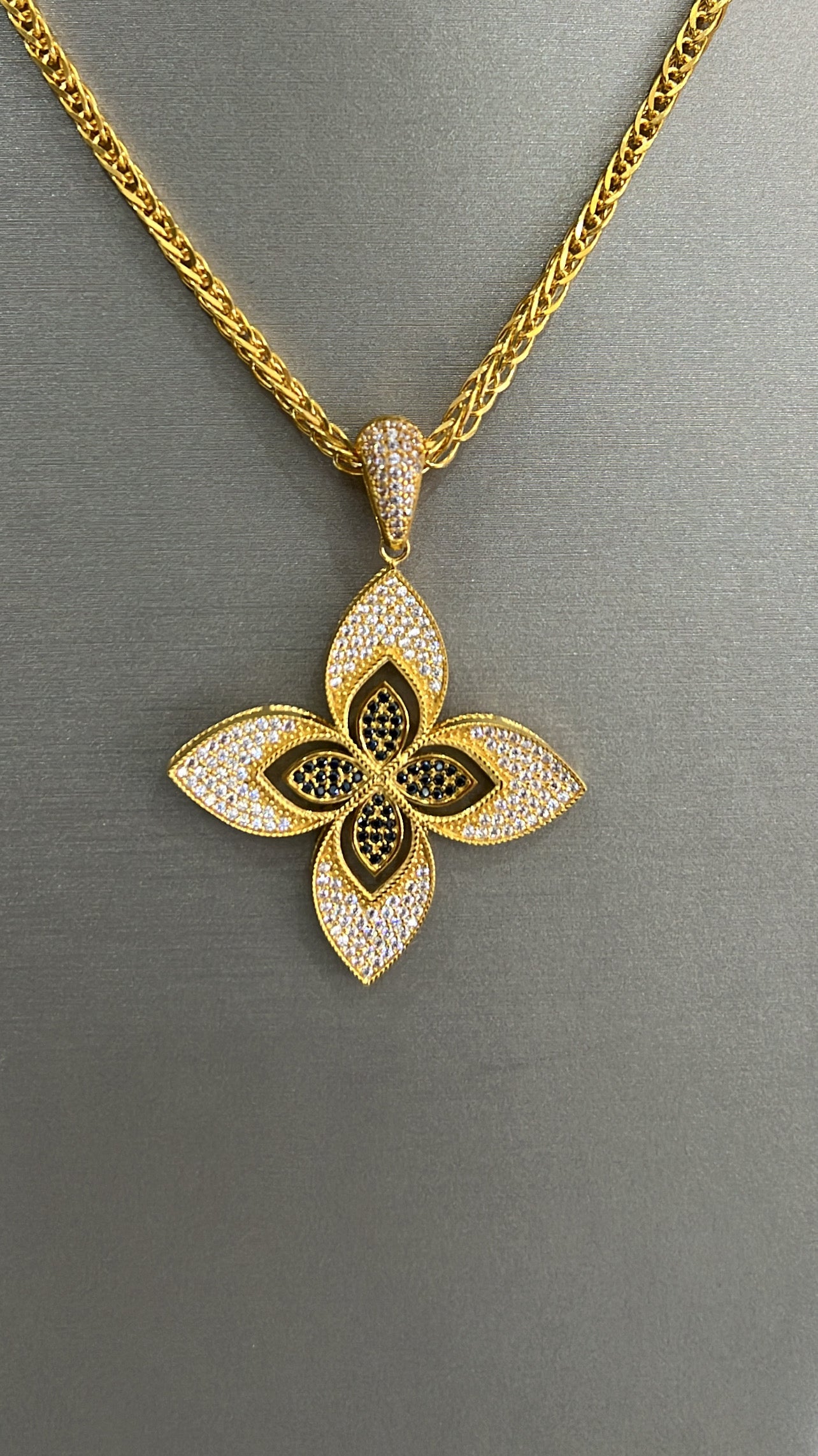 21k gold Flower necklace