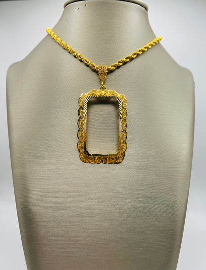 21k Gold Ounsa Frame Pendant