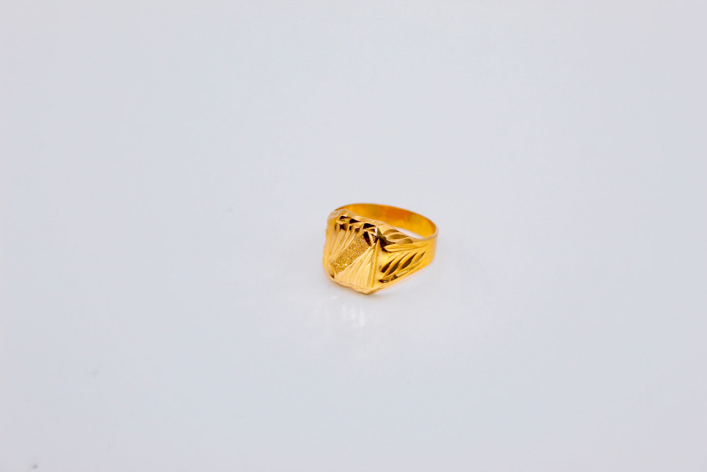 21k Gold Mens Ring