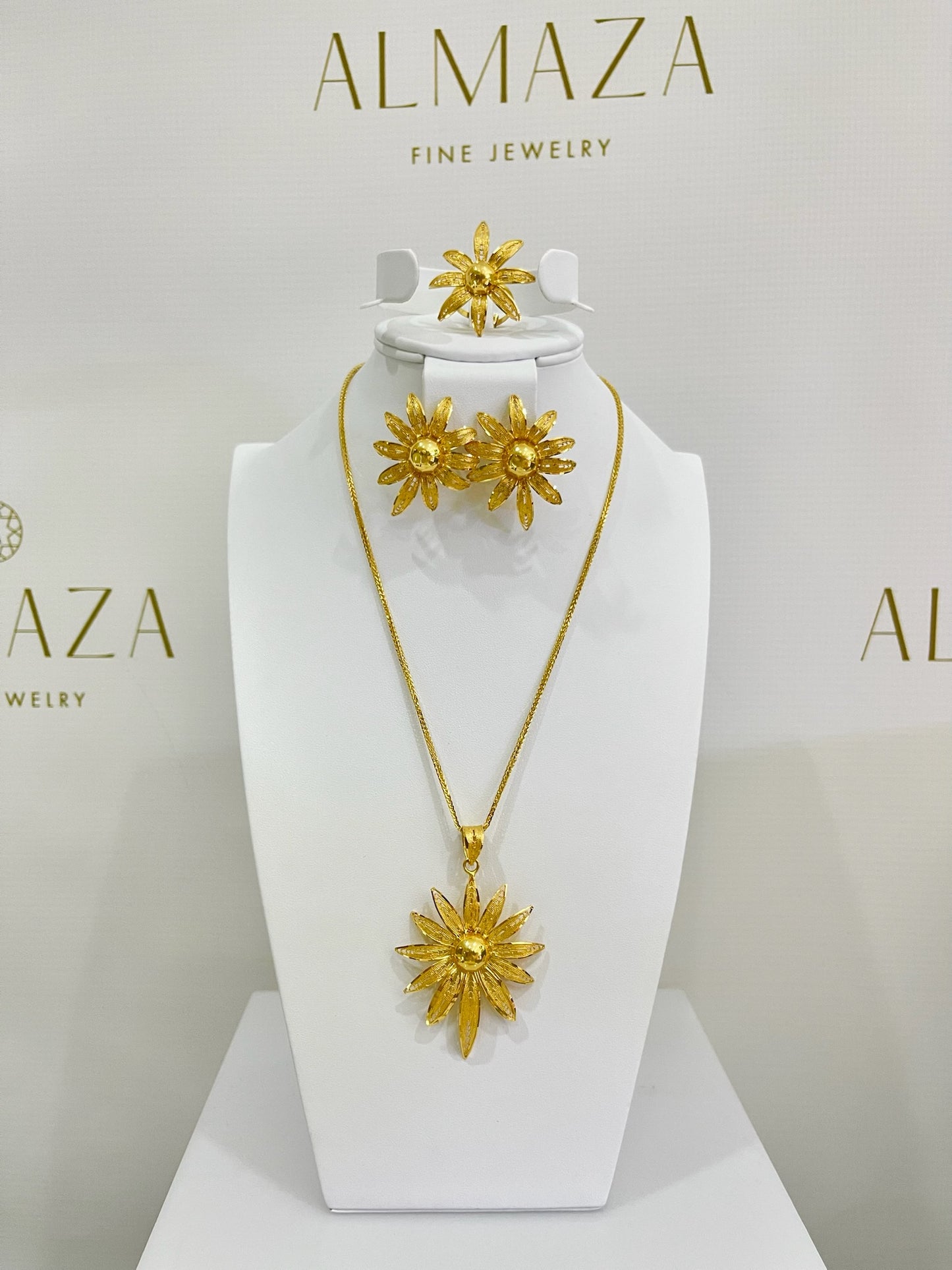 21k Gold Daisy Flower Set