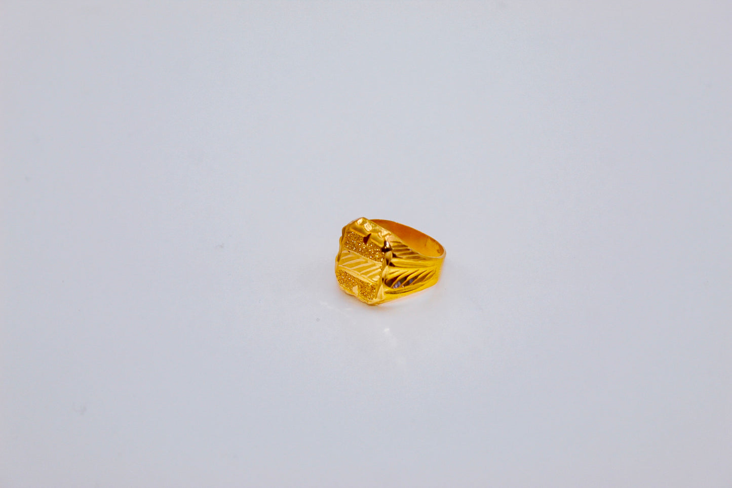 21k Gold Mens Ring