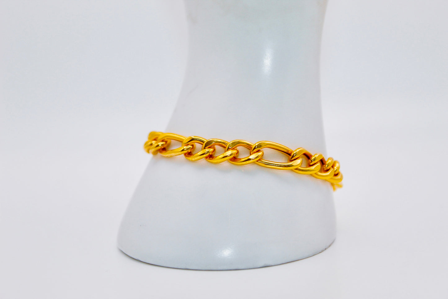 21k Gold Figaro Link Bracelet