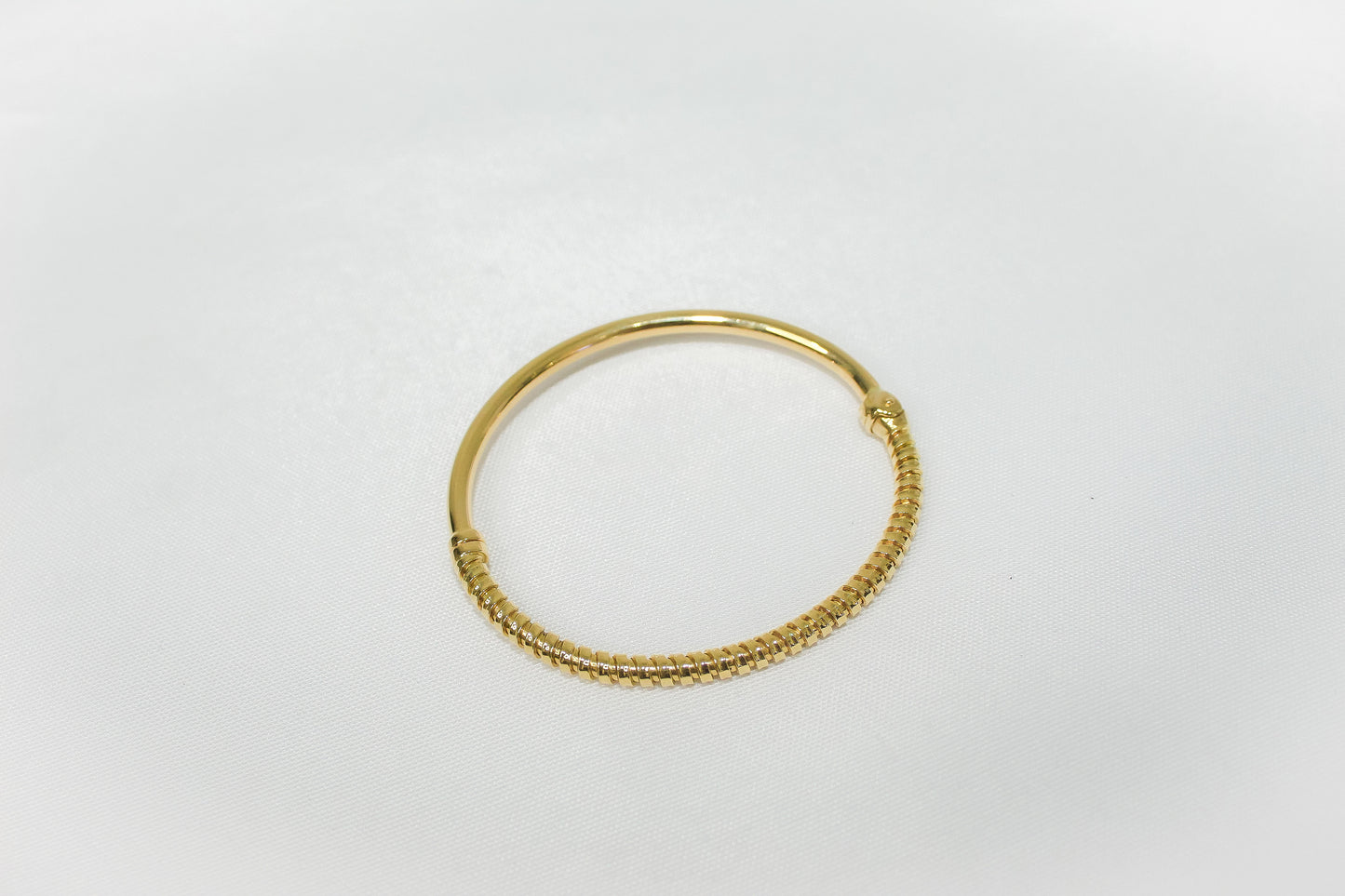 18K Gold Himo Bangle Bracelet