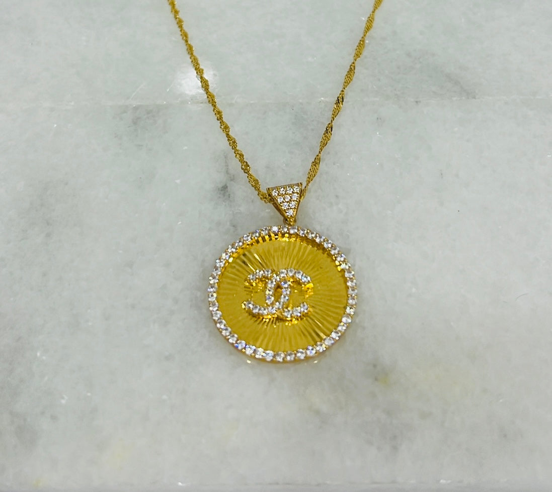 21k Gold Zirconia Medalian necklace