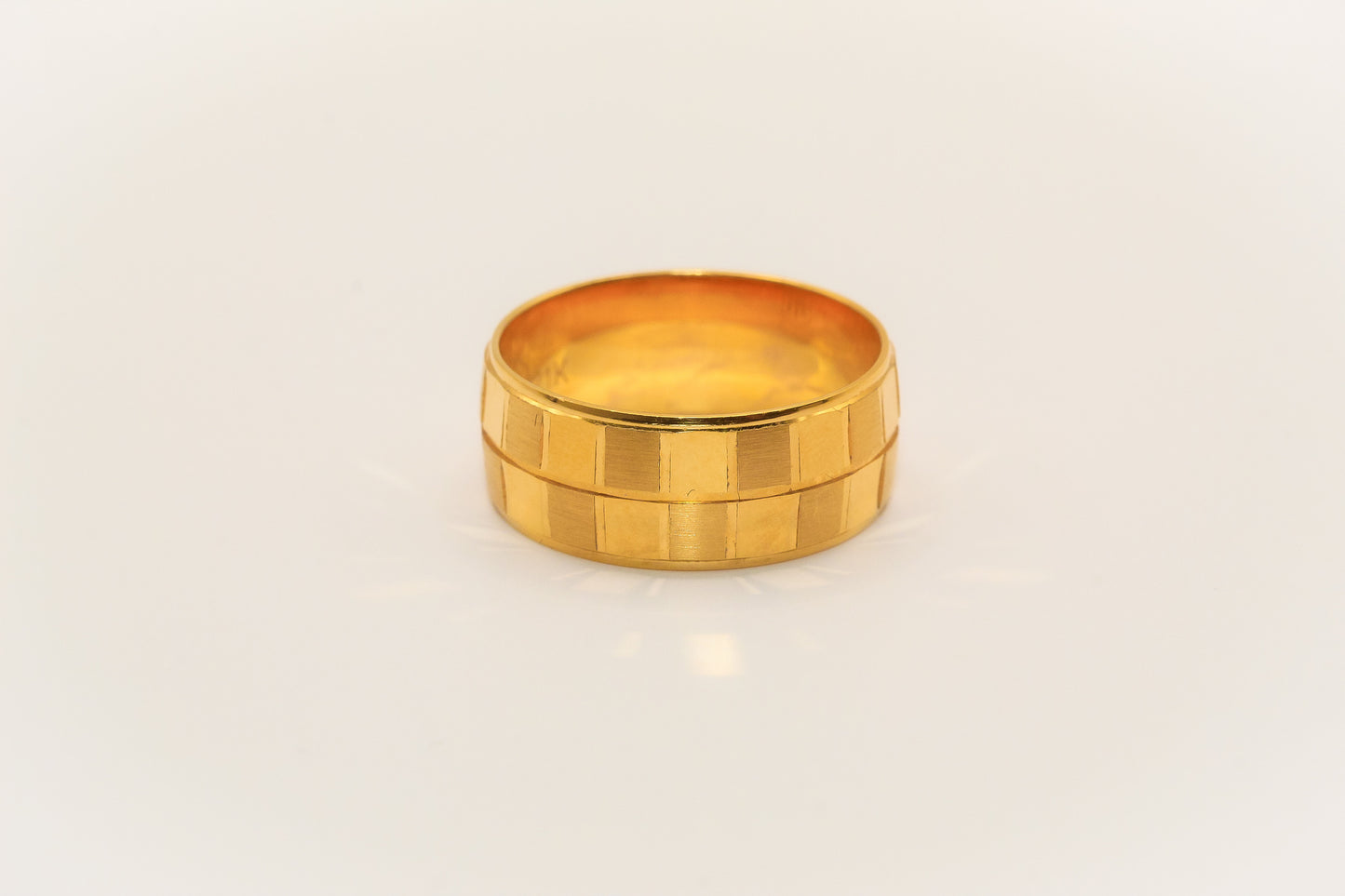 21K Gold Wide Checkered Comfort Fit Band