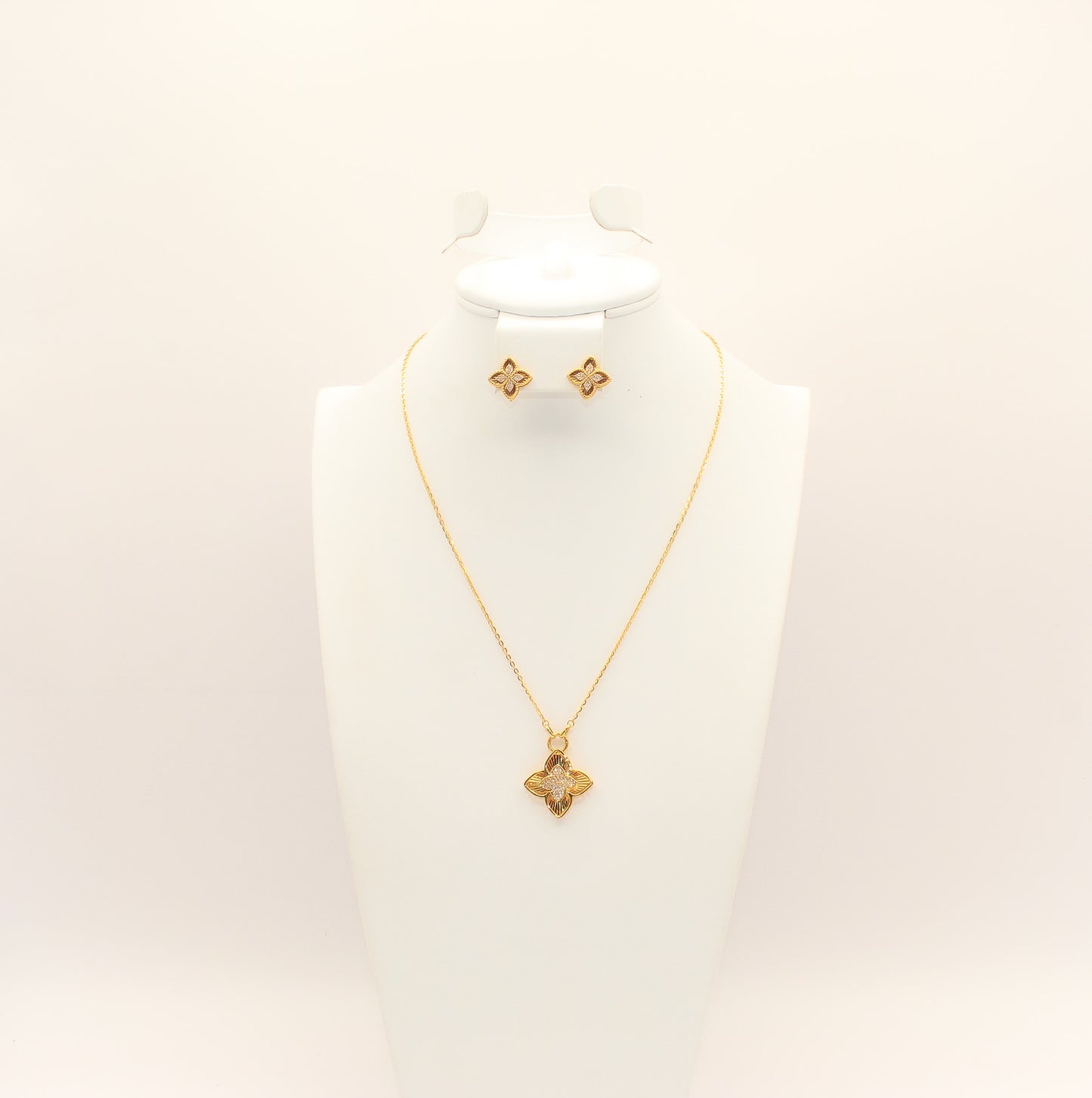 21K Gold Studded Flower Half Set