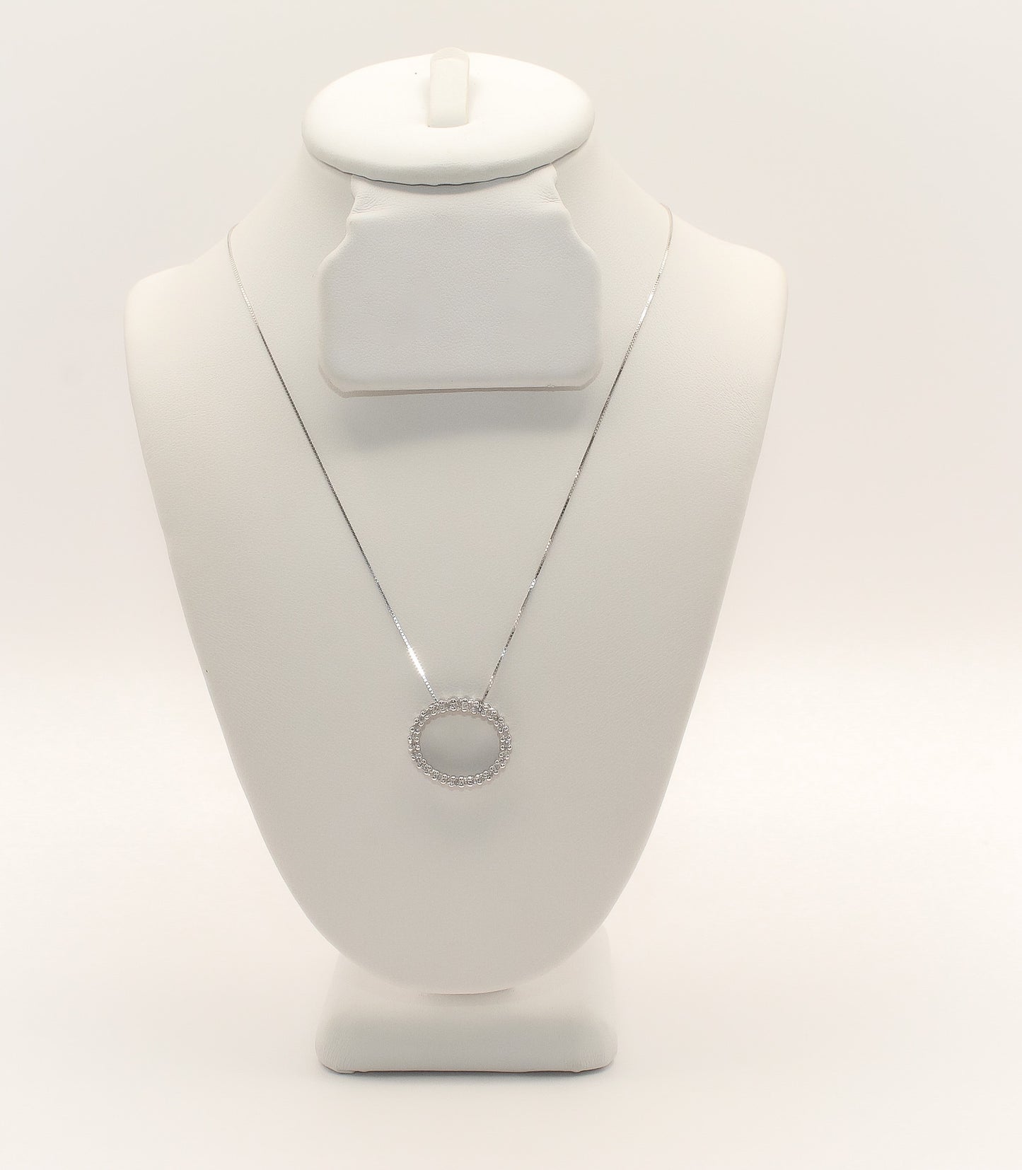 14K White Gold Diamond Oval Circle Necklace